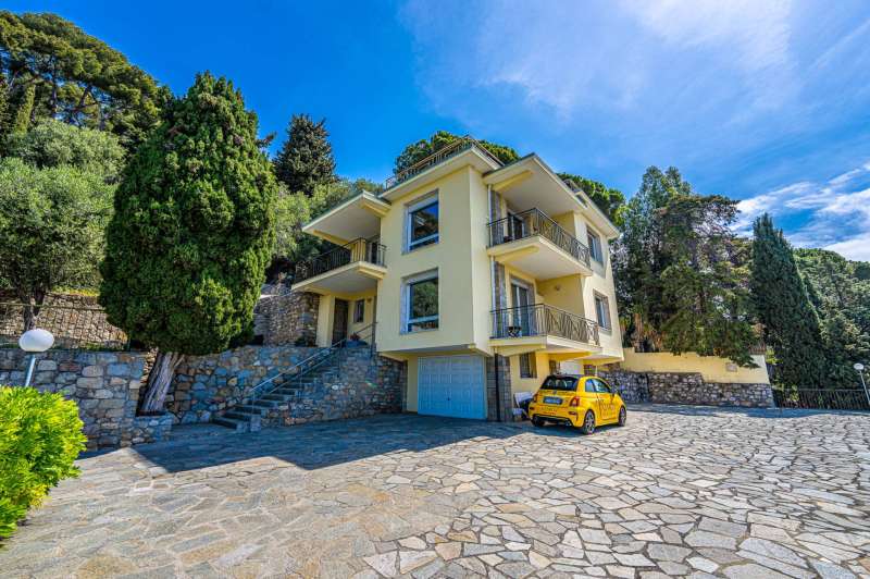 A Bordighera villa con vista mare
