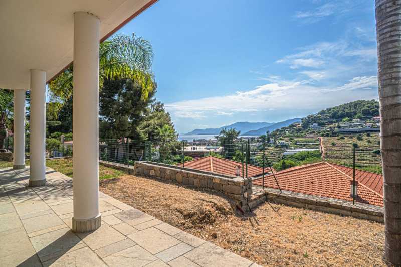Moderno townhouse con vista mare a Bordighera.