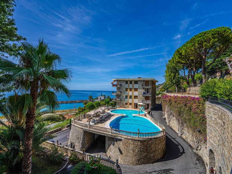 Attico di 127 m² in affitto a Ospedaletti